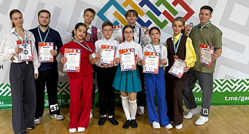 14 медалей окружных турниров по акробатическому рок-н-роллу