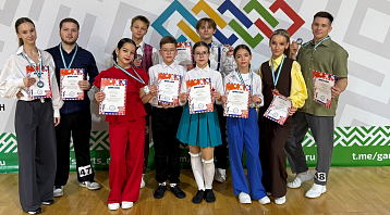 14 медалей окружных турниров по акробатическому рок-н-роллу