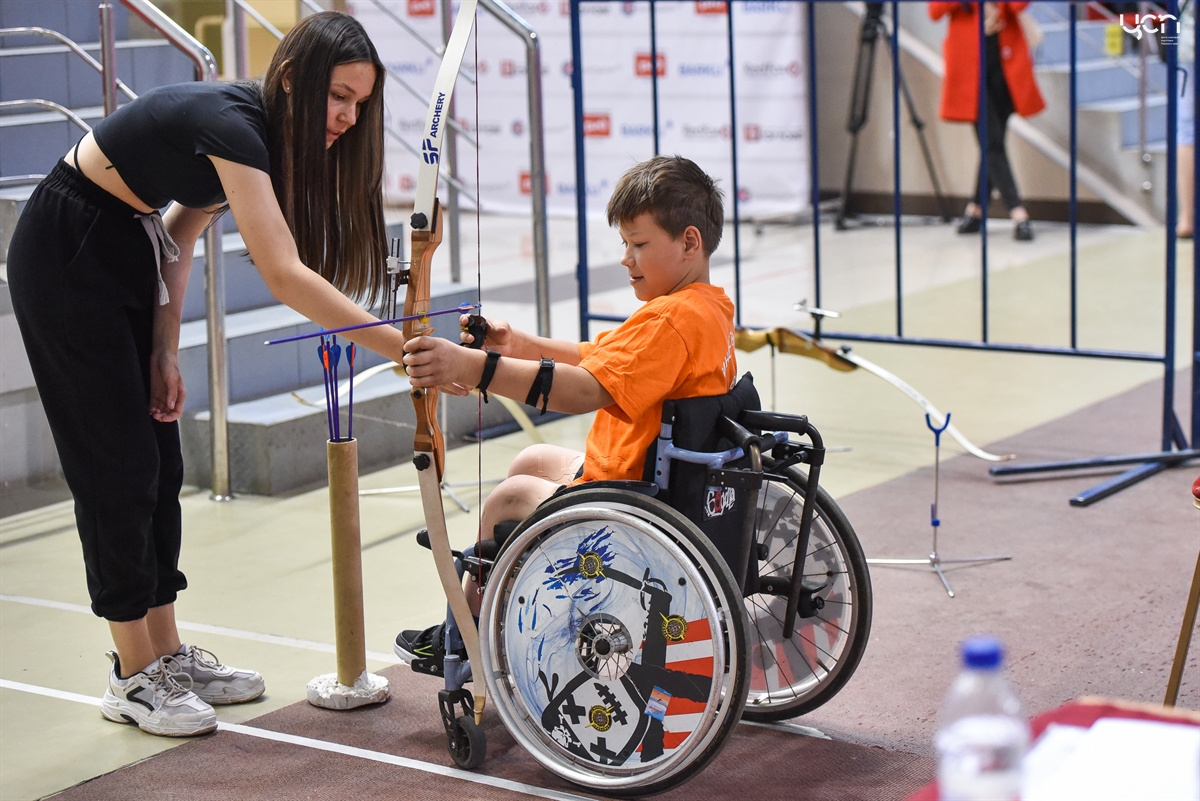 Фестивали детей с ограниченными возможностями. Карусель Kompan wheelchair pcm157. Инклюзивная Карусель. Kompan спортивные площадки. Бочча 2019.