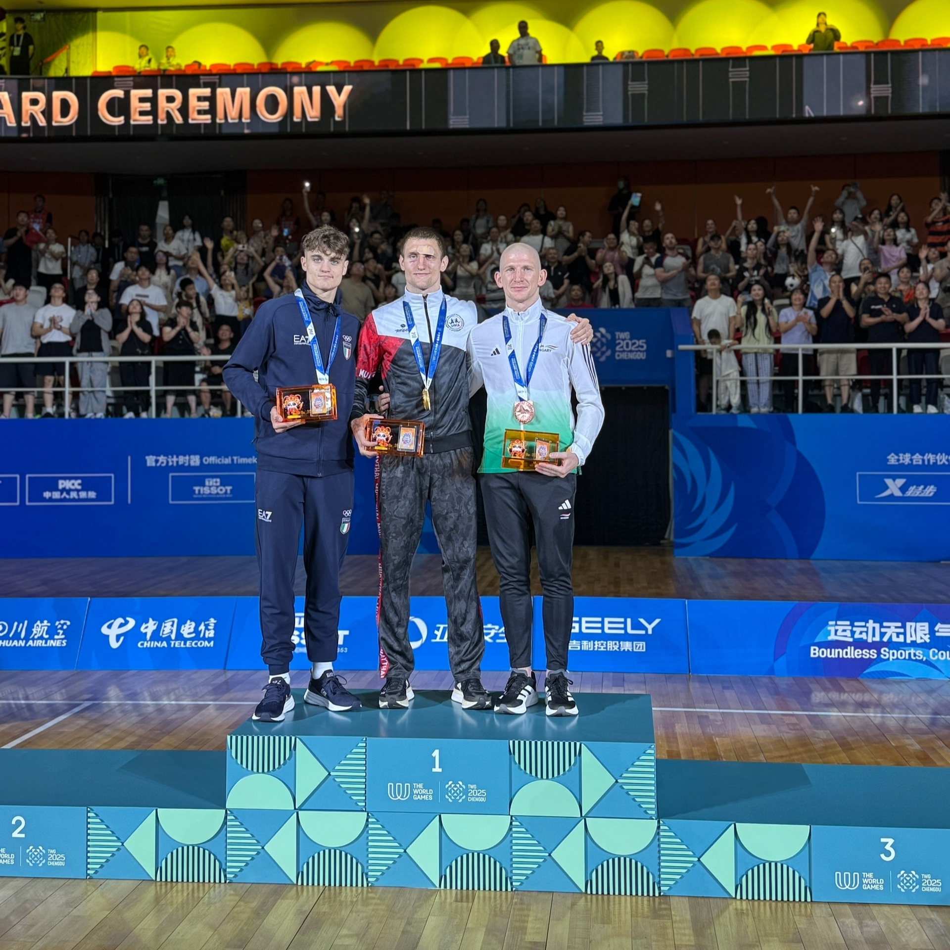 Шахтарин золото в Китае.jpg